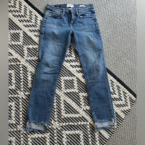 ***SALE*** Women’s distressed FRAME jeans sz 26